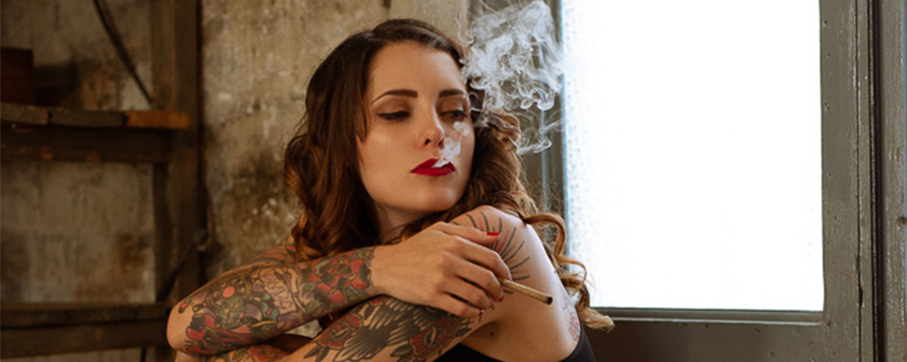 carlota-banner-weed-girls girl smoking a fat joint