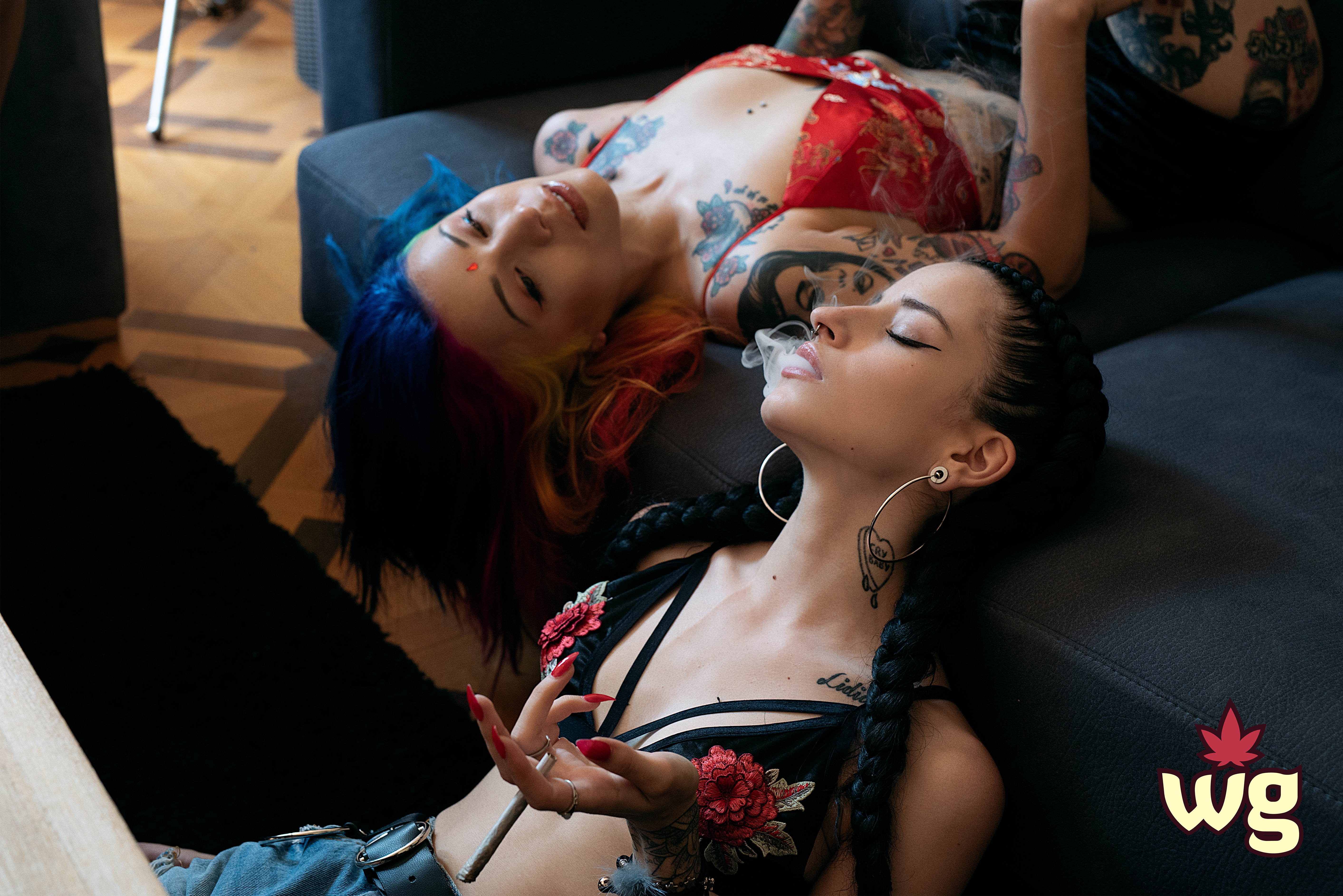 sexy indie girls smoking weed and vaping | weed girls