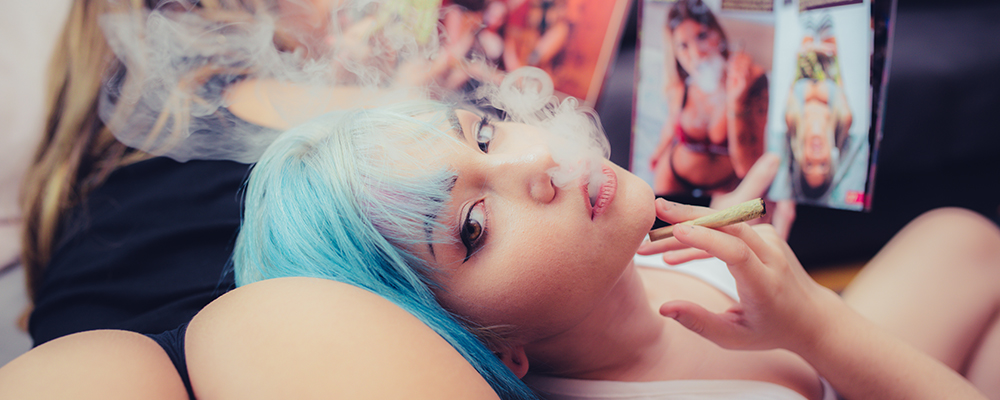 hot girls smoking weed and reading | Weed Girls
