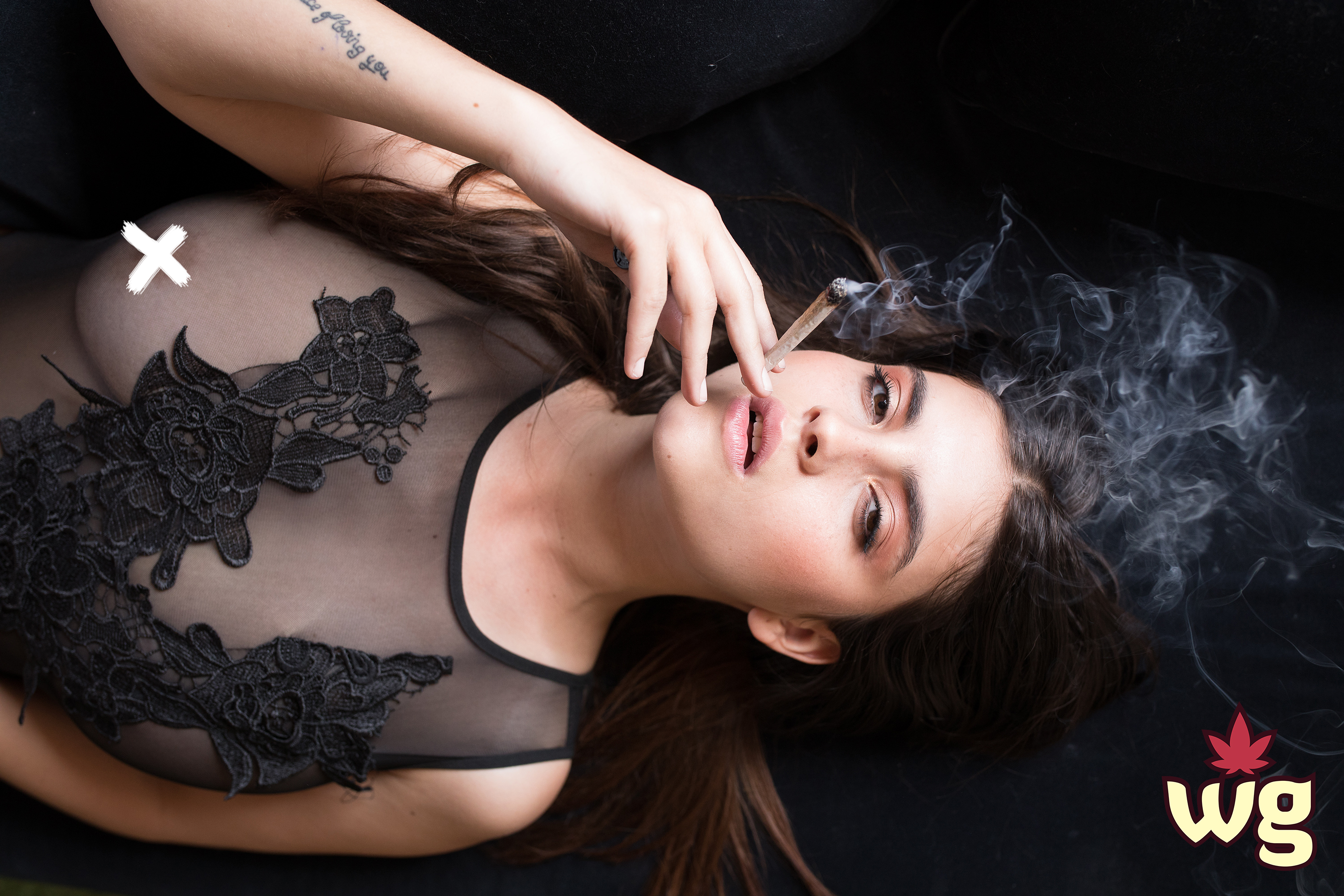hot girl getting high | Weed Girls