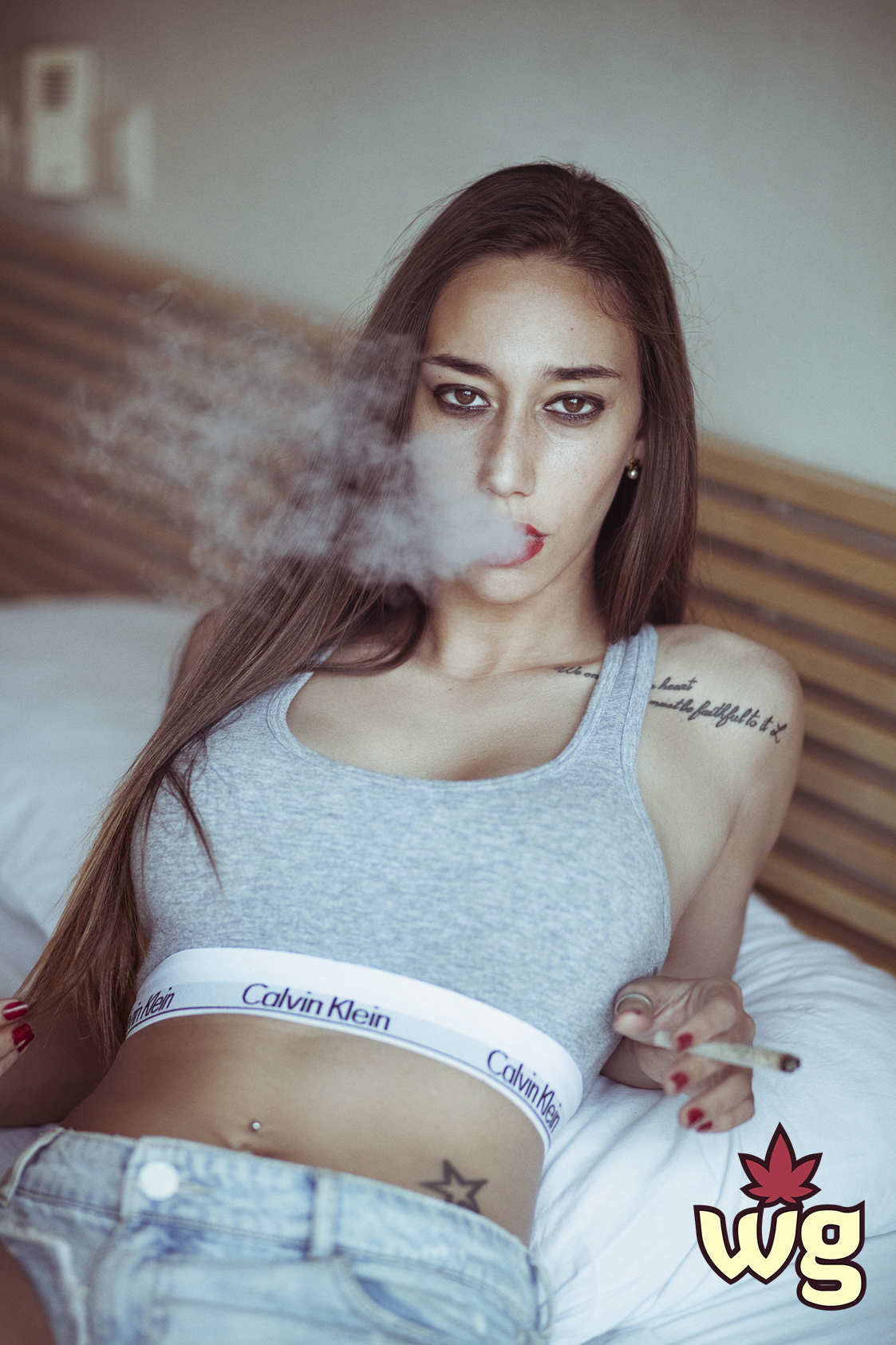 hot tattoo girl smoking cannabis | Weed Girls